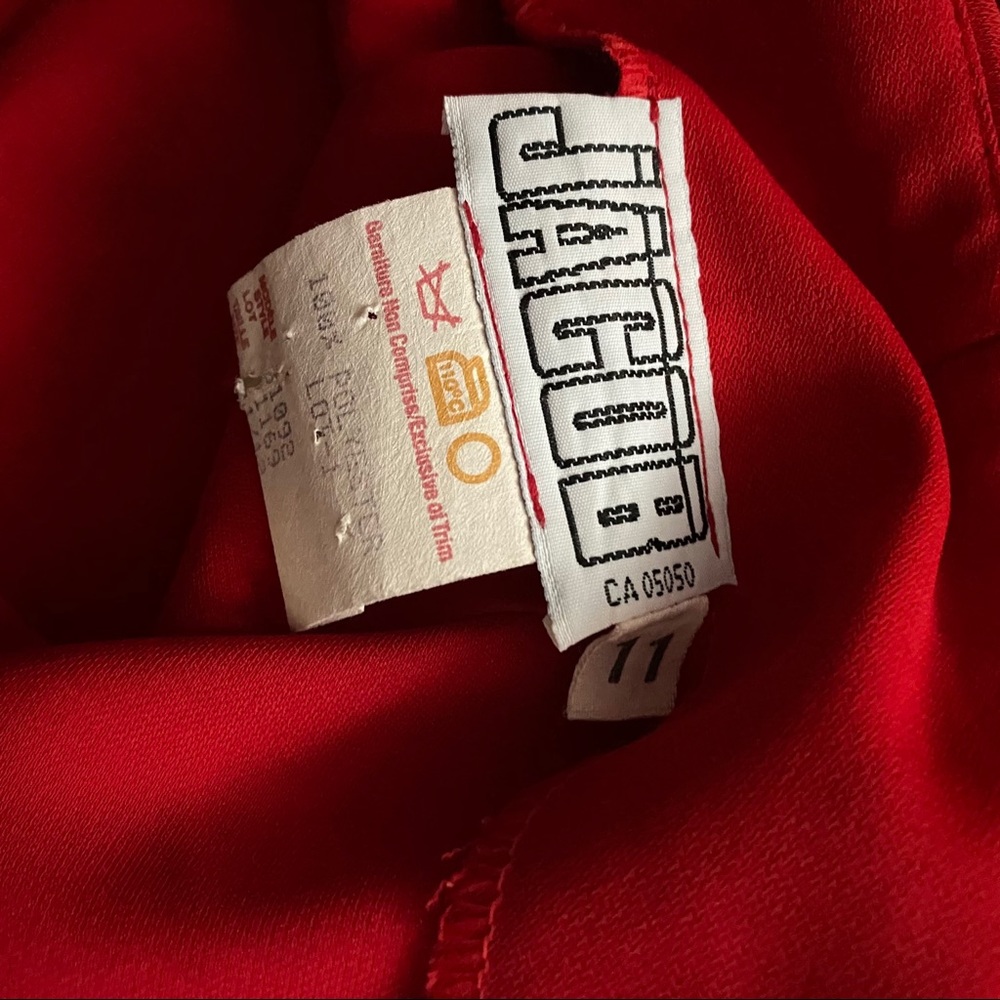Red shorts - Picture 8 of 9